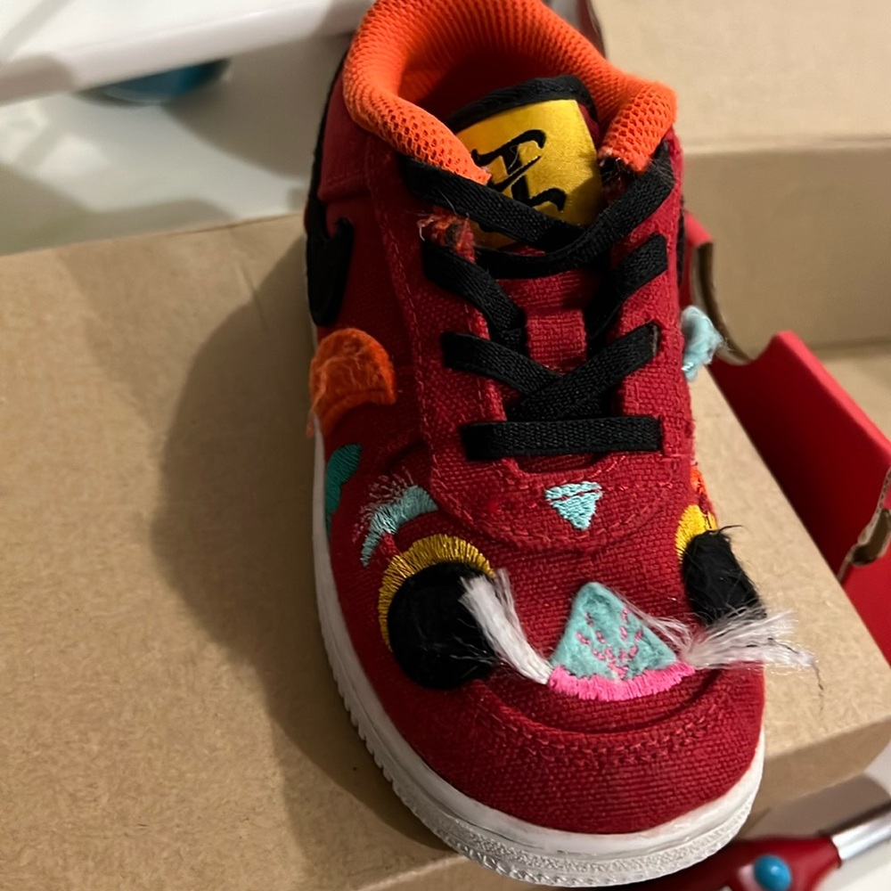 Nike cat sneakers